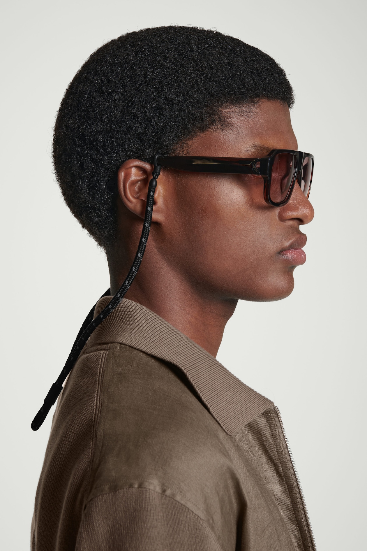 Ремешок для солнцезащитных очков COS, черный
Ремешок для солнцезащитных очков COS, черный