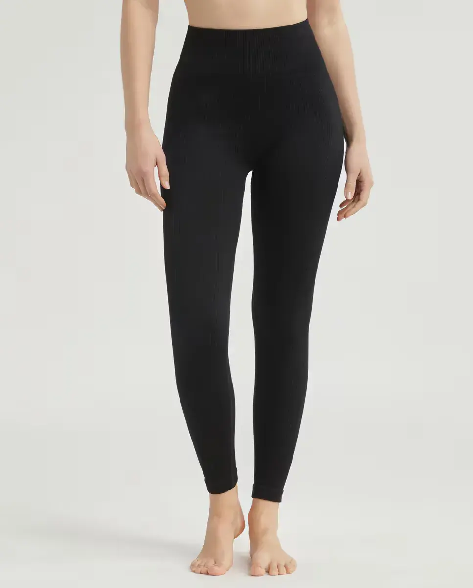 Леггинсы женские спортивные Active из однотонной ткани Dim, черный
Леггинсы женские спортивные Active из однотонной ткани Dim, черный