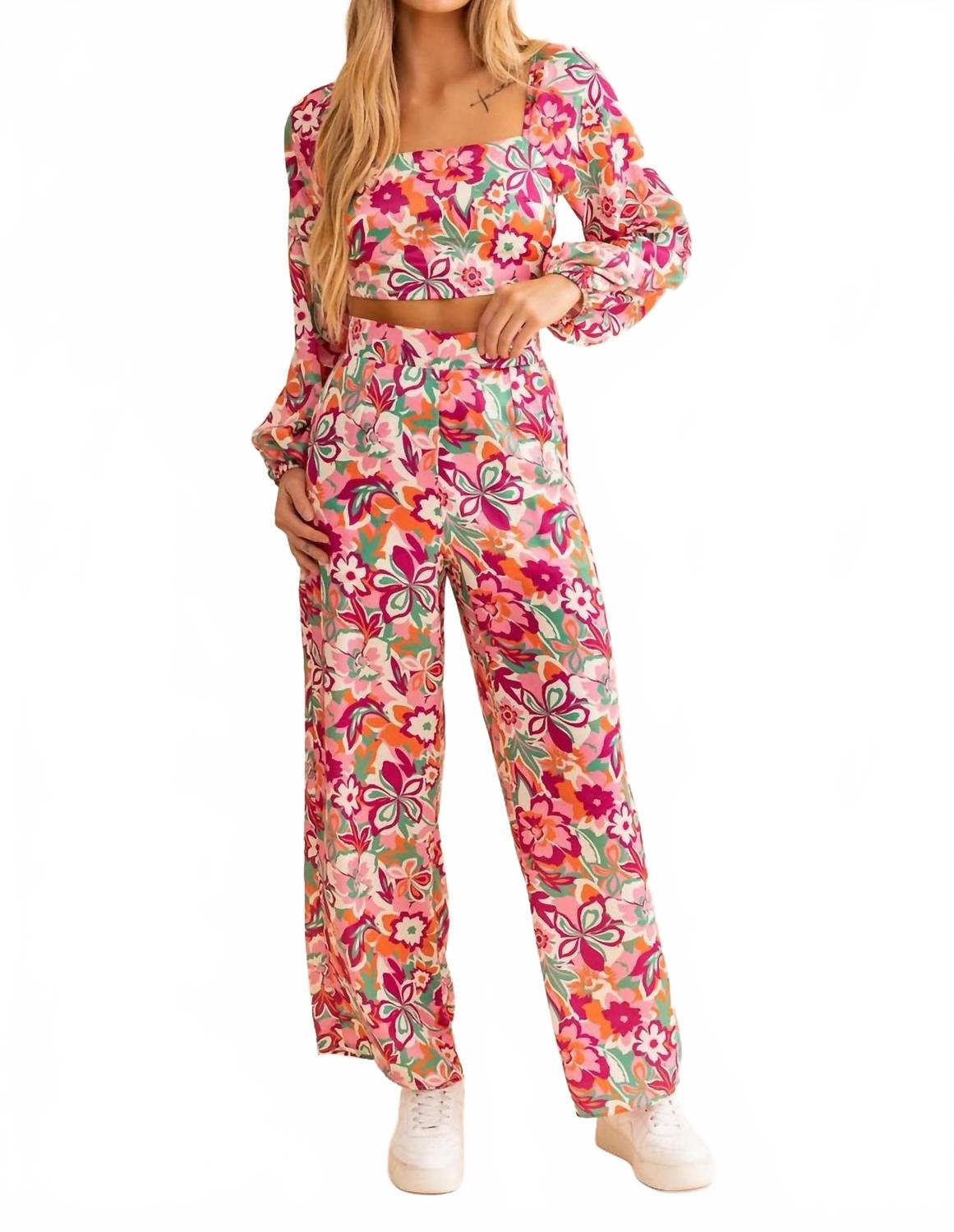 Укороченный топ с нарисованными лепестками розового цвета LE LIS
Укороченный топ с нарисованными лепестками розового цвета LE LIS