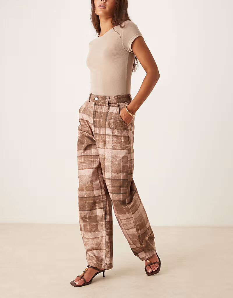 Выстиранные брюки-бочонки в клетку Asos Design
Выстиранные брюки-бочонки в клетку Asos Design