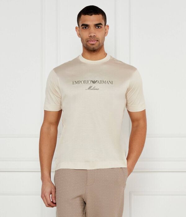 Футболка Emporio Armani Regular Fit, экрю
Футболка Emporio Armani Regular Fit, экрю