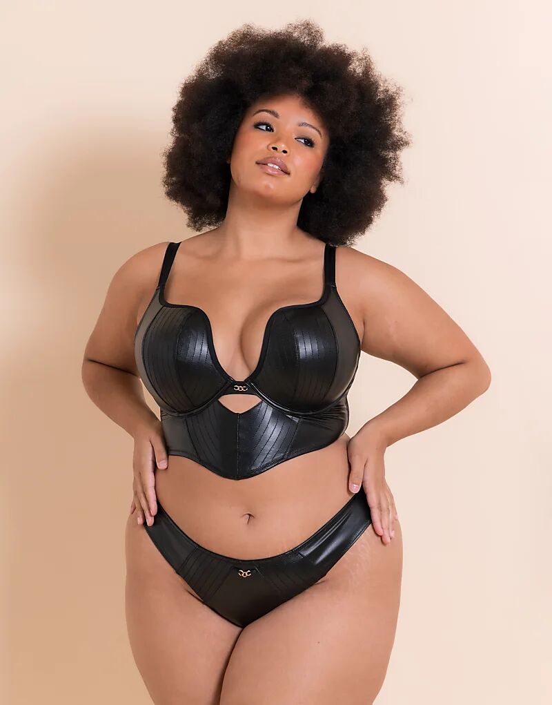 Пышнотелая Кейт Скэнтилли обожает удлиненный бюстгальтер с глубоким вырезом и кожаной вставкой, увеличивающий грудь в черном цвете
Пышнотелая Кейт Скэнтилли обожает удлиненный бюстгальтер с глубоким вырезом и кожаной вставкой, увеличивающий грудь в черном цвете