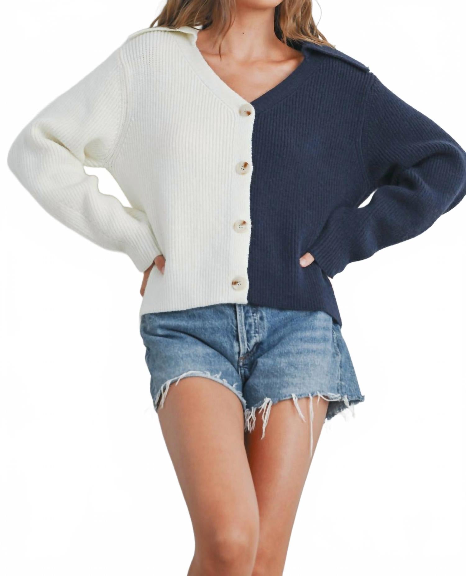 Двухцветный кардиган с V-образным вырезом в цвете айвори/темно-синий Buttermelon
Двухцветный кардиган с V-образным вырезом в цвете айвори/темно-синий Buttermelon