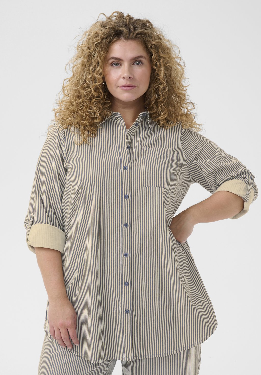 Блузка на пуговицах STRIPED Kaffe Curve, темно-синий
Блузка на пуговицах STRIPED Kaffe Curve, темно-синий