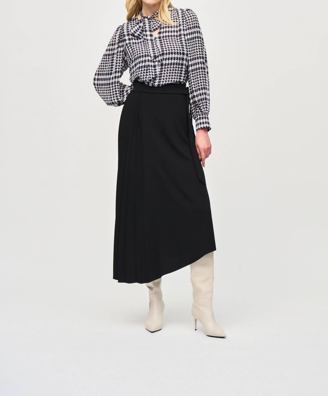 Черная плиссированная асимметричная макси-юбка Joseph Ribkoff
Черная плиссированная асимметричная макси-юбка Joseph Ribkoff