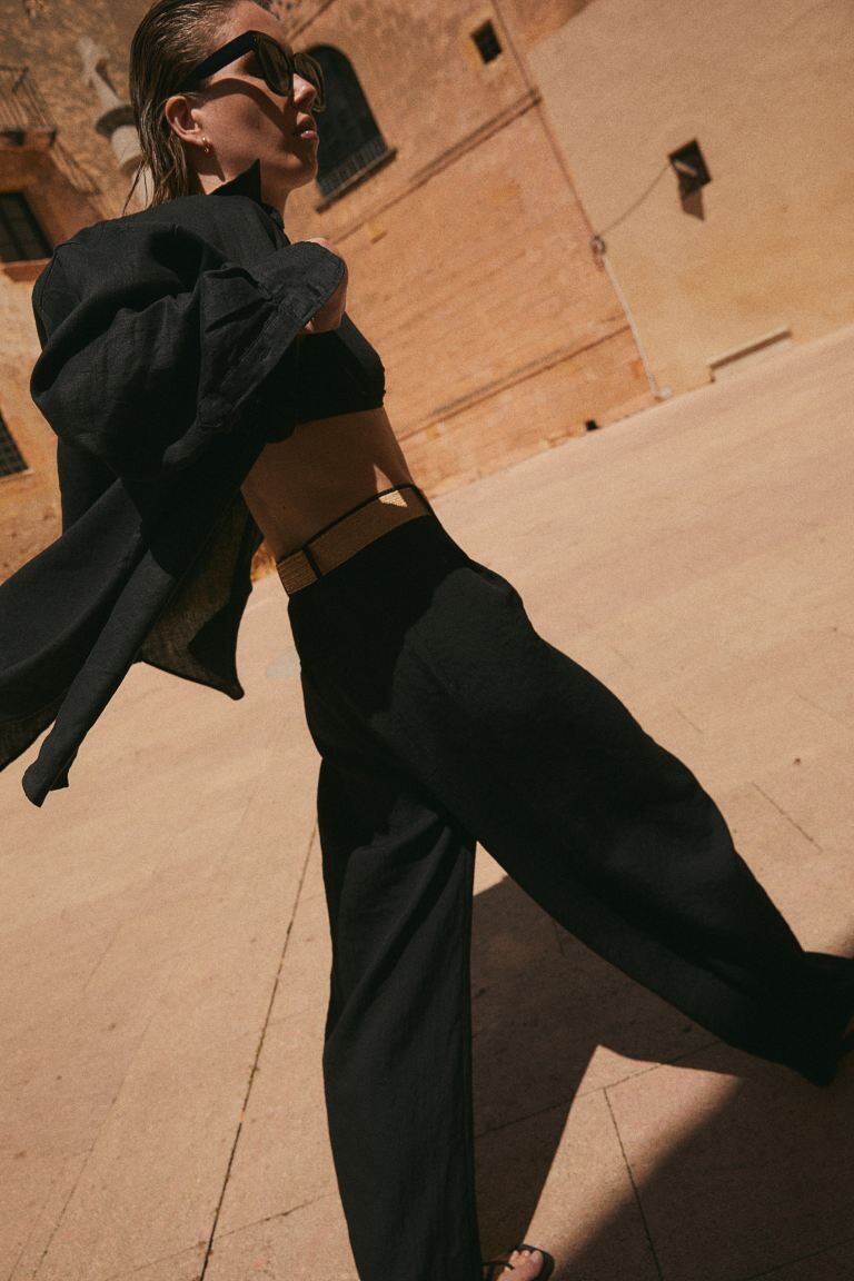 Широкие брюки с поясом H&M, черный
Широкие брюки с поясом H&M, черный