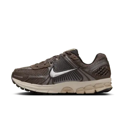 Кроссовки Nike Zoom Vomero 5, цвет Baroque Brown/Light Orewood Brown/Hemp/Chrome
Кроссовки Nike Zoom Vomero 5, цвет Baroque Brown/Light Orewood Brown/Hemp/Chrome