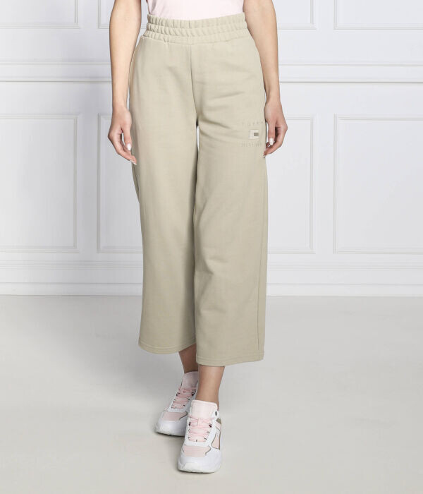 Штаны спортивные Tommy Hilfiger Flare Fit, бежевый
Штаны спортивные Tommy Hilfiger Flare Fit, бежевый