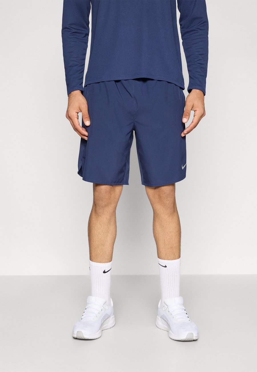 Спортивные шорты Nike Performance CHALLENGER SHORT, Midnight Navy/Black/Reflective Silver-Coloured/Dark Blue
Спортивные шорты Nike Performance CHALLENGER SHORT, Midnight Navy/Black/Reflective Silver-Coloured/Dark Blue
