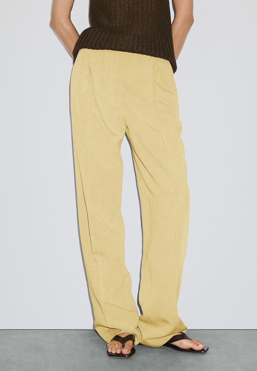 Брюки Massimo Dutti PLEATED WITH SIDE POCKETS, Mustard Yellow
Брюки Massimo Dutti PLEATED WITH SIDE POCKETS, Mustard Yellow