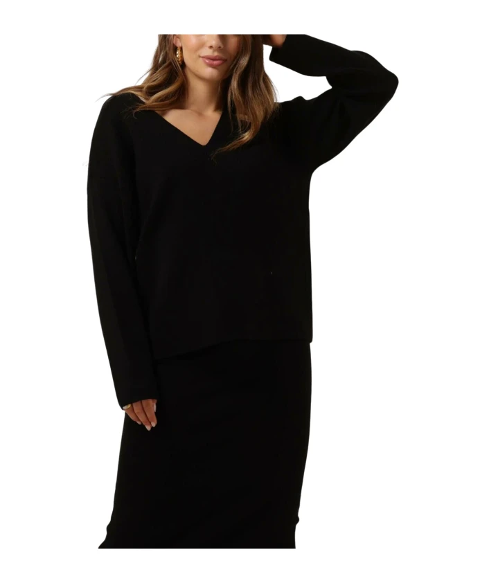 Черный пуловер с V-образным вырезом Object, черный
Черный пуловер с V-образным вырезом Object, черный