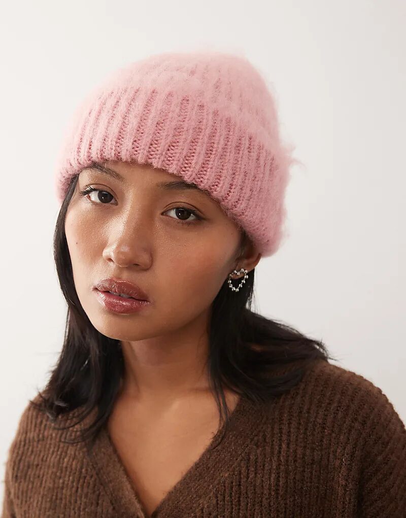 COLLUSION шапка бини с начесом в пыльно-розовом цвете
COLLUSION шапка бини с начесом в пыльно-розовом цвете