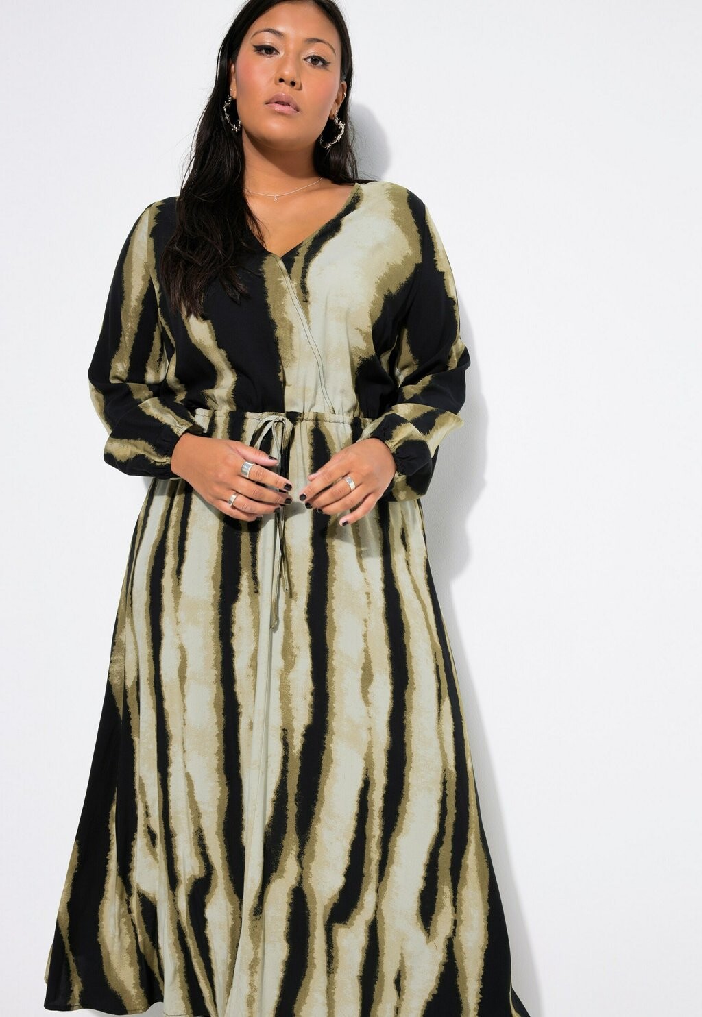 Повседневное платье Studio Untold, черный
Повседневное платье Studio Untold, черный