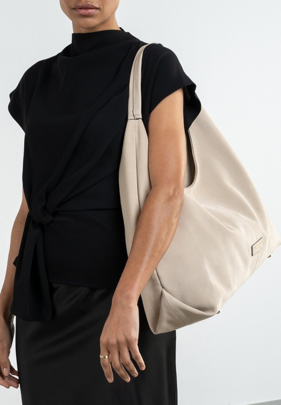 Сумка Isabel Bernard Honore Grace, Creme/Off-White
Сумка Isabel Bernard Honore Grace, Creme/Off-White