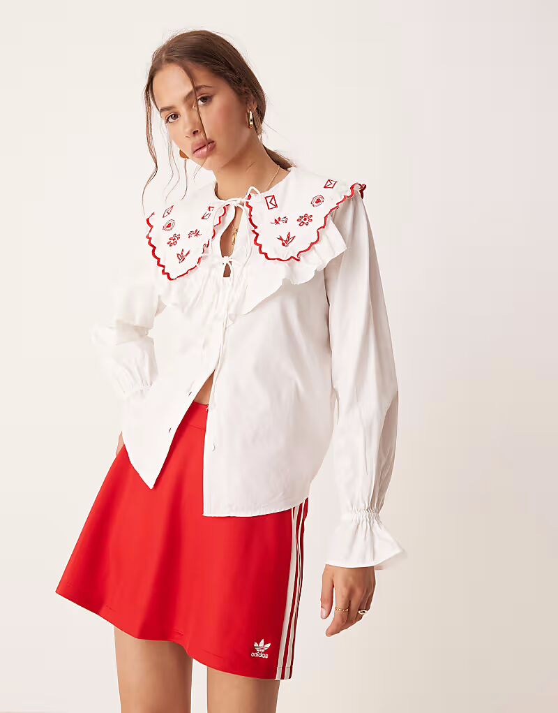 Мини-юбка Adidas Originals с тремя полосками красного цвета
Мини-юбка Adidas Originals с тремя полосками красного цвета