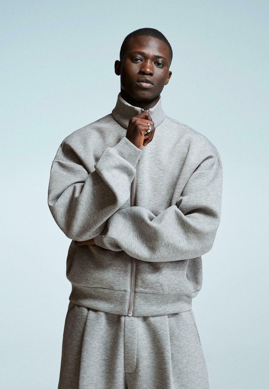 Толстовка Bershka Zip-up sweatshirt, Dark Grey
Толстовка Bershka Zip-up sweatshirt, Dark Grey