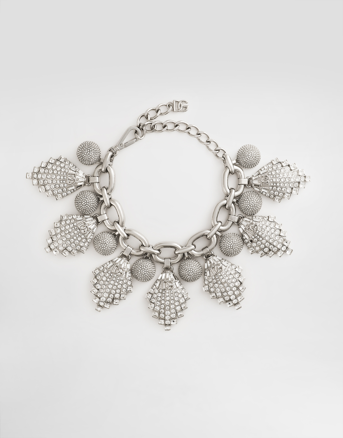 Макси-колье с цепью, украшенное стразами и логотипом dg Dolce & Gabbana, серебряный
Макси-колье с цепью, украшенное стразами и логотипом dg Dolce & Gabbana, серебряный