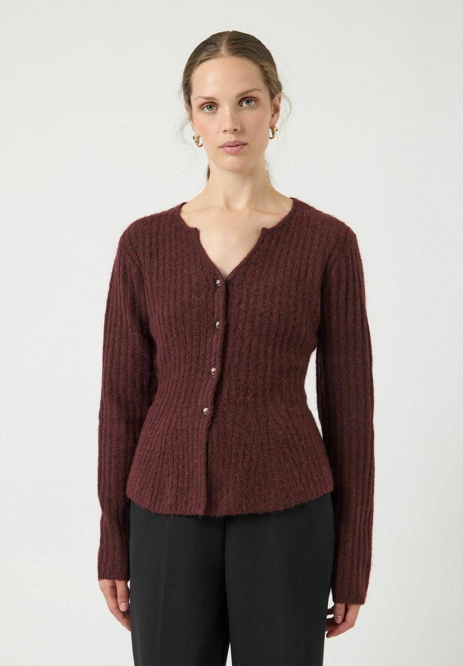 Кардиган YAS Cardigan, Port Royale/Mottled Dark Red
Кардиган YAS Cardigan, Port Royale/Mottled Dark Red