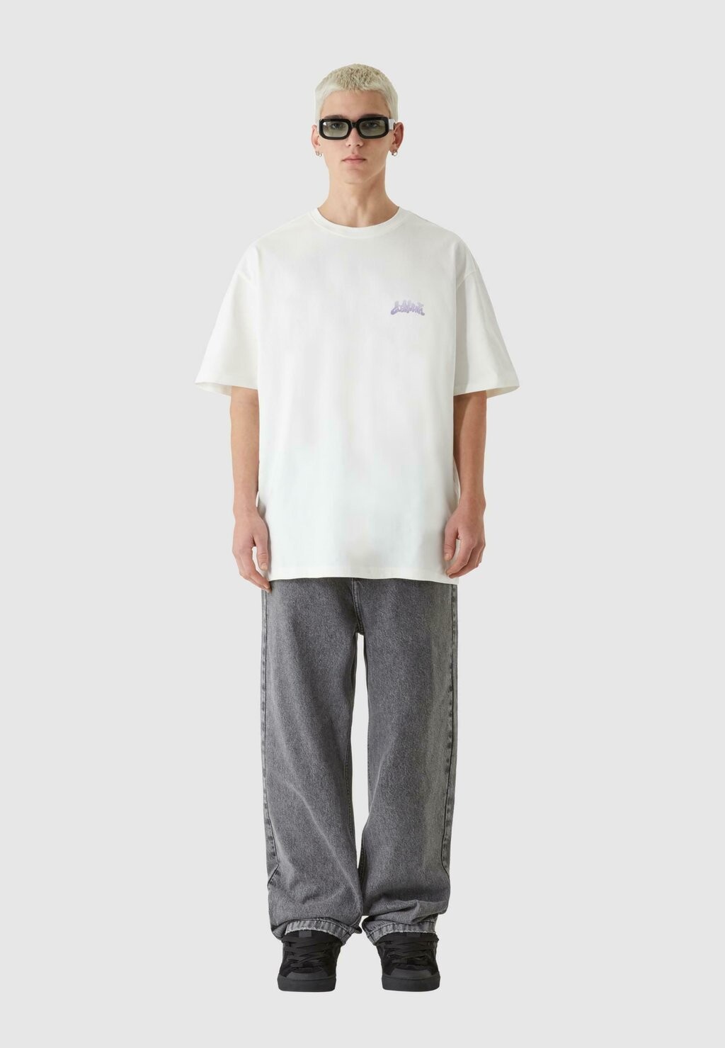 Футболка с напечатанным рисунком Lost Youth, готова к покраске
Футболка с напечатанным рисунком Lost Youth, готова к покраске