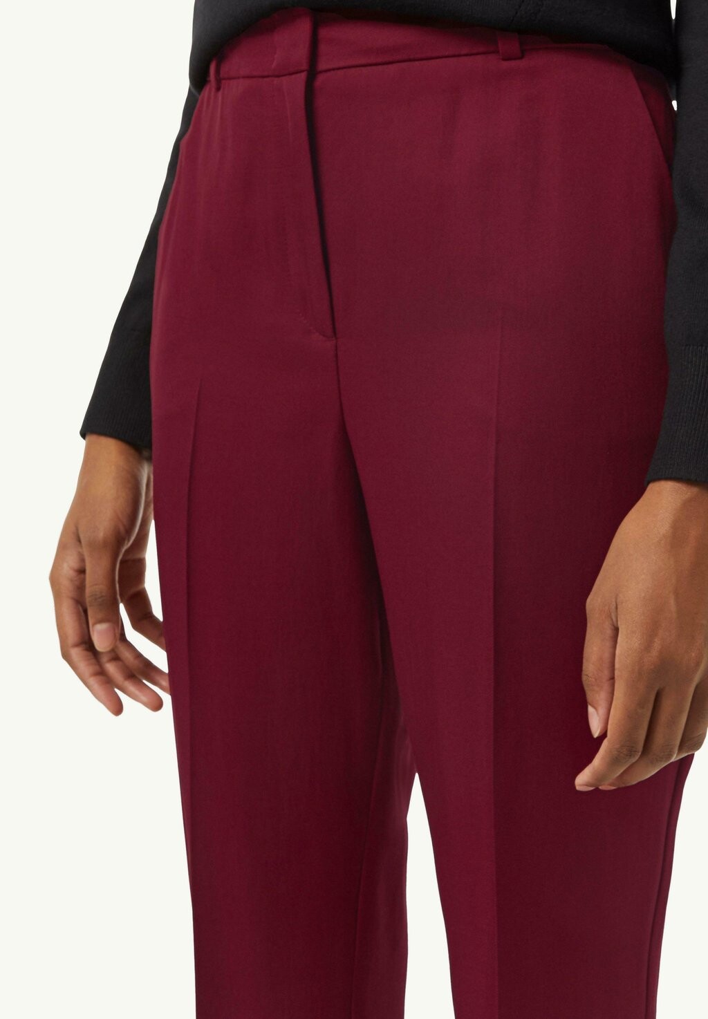 Чиносы comma, темно-красный
Чиносы comma, темно-красный