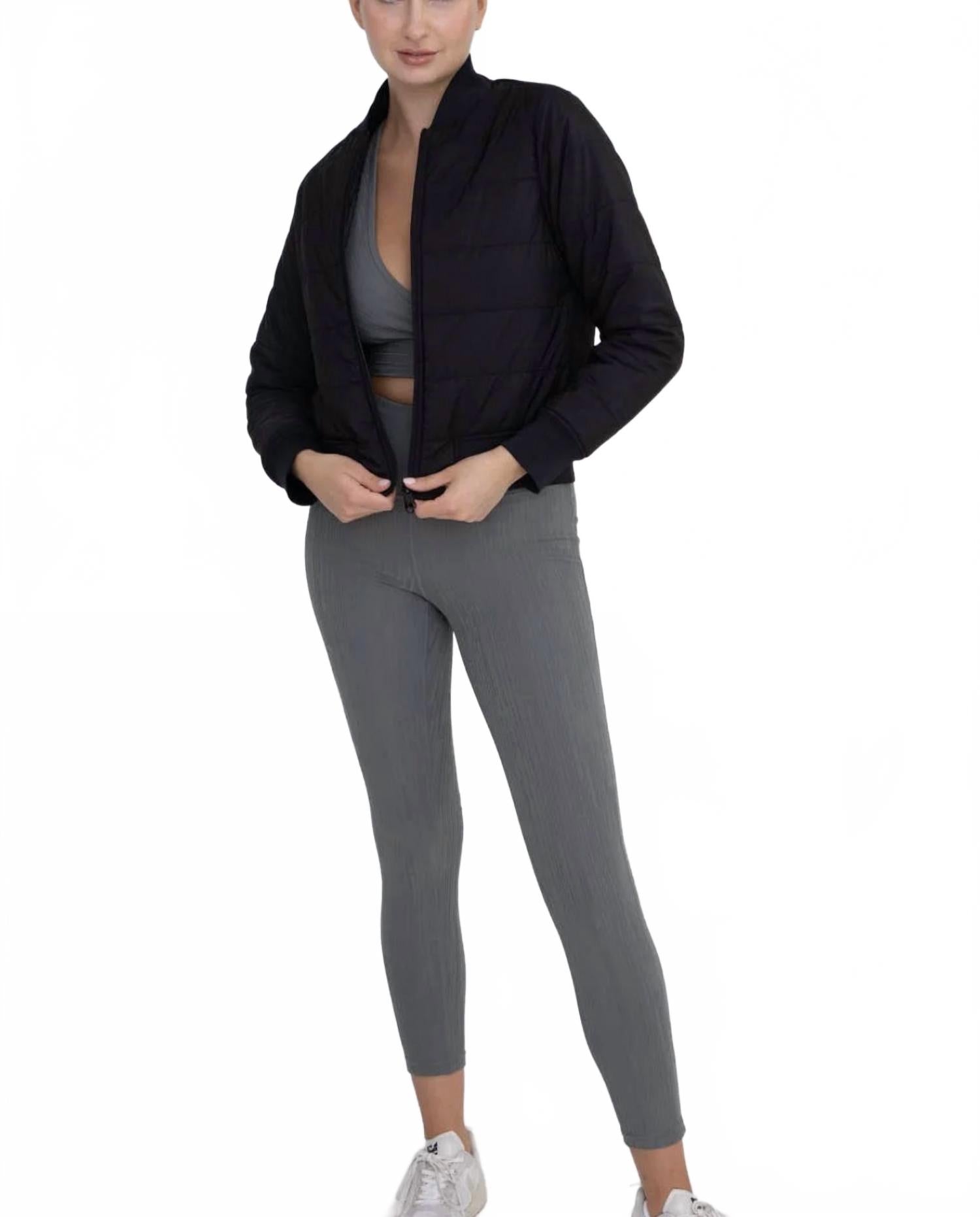 Mono b Двусторонняя куртка 2-в-1, черная
Mono b Двусторонняя куртка 2-в-1, черная