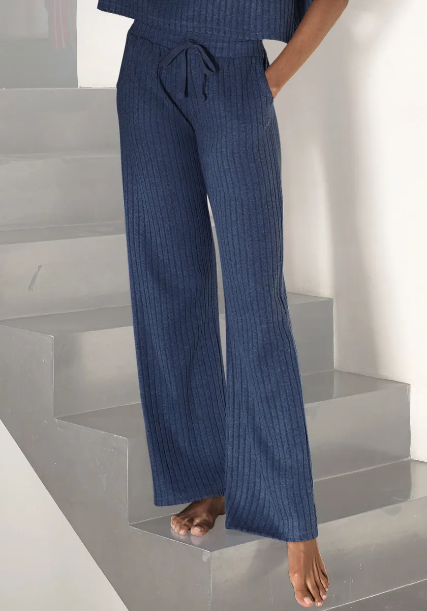 LASCANA брюки для дома "брюки для отдыха" (1 шт.), с широкими штанинами и боковыми карманами, костюм для отдыха, синий
LASCANA брюки для дома "брюки для отдыха" (1 шт.), с широкими штанинами и боковыми карманами, костюм для отдыха, синий