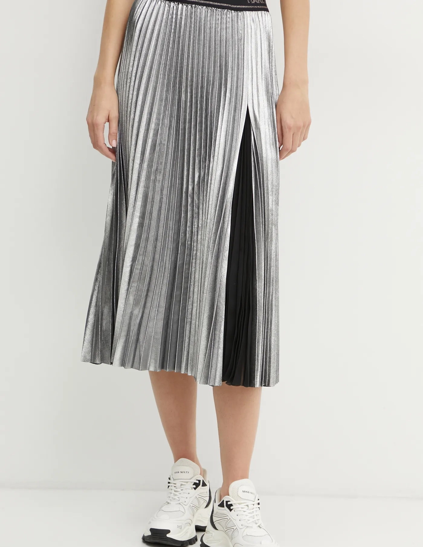 Юбка Karl Lagerfeld, серебряный
Юбка Karl Lagerfeld, серебряный