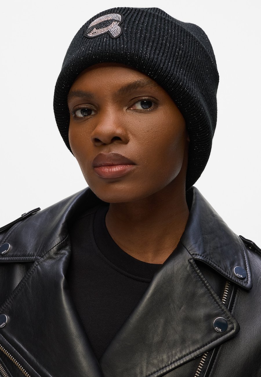 Шапка KARL LAGERFELD IKON RH LUREX BEANIE, Black
Шапка KARL LAGERFELD IKON RH LUREX BEANIE, Black
