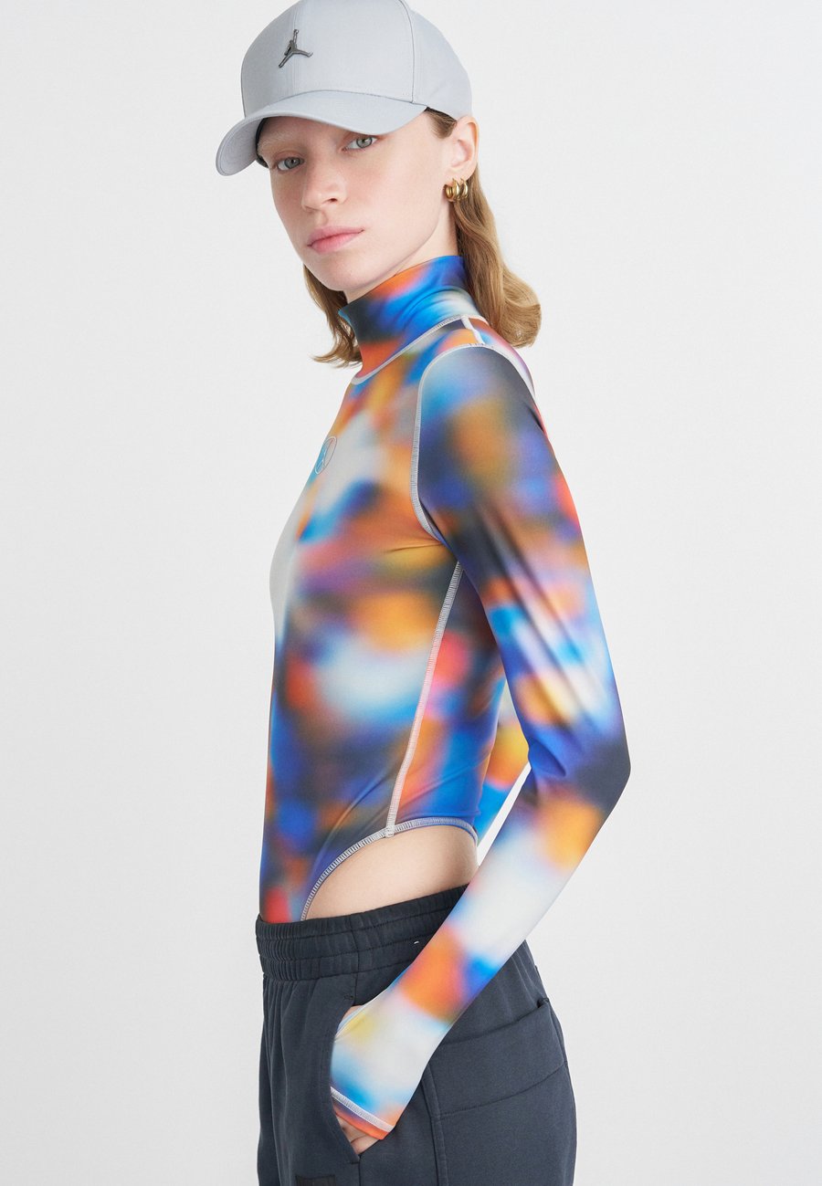 Топ Jordan Long sleeved top, Pure Platinum Coloured/Multi-Coloured
Топ Jordan Long sleeved top, Pure Platinum Coloured/Multi-Coloured