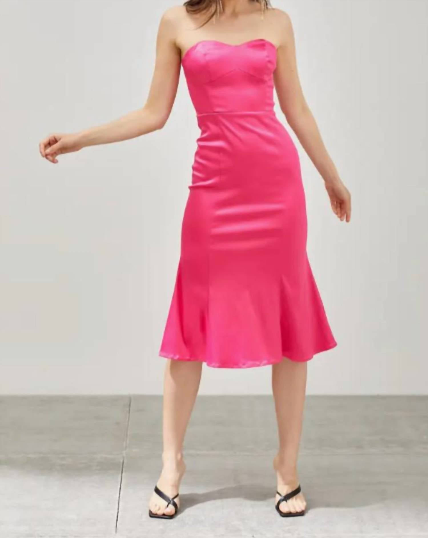 Платье-труба миди в ярко-розовом цвете DO+BE
Платье-труба миди в ярко-розовом цвете DO+BE