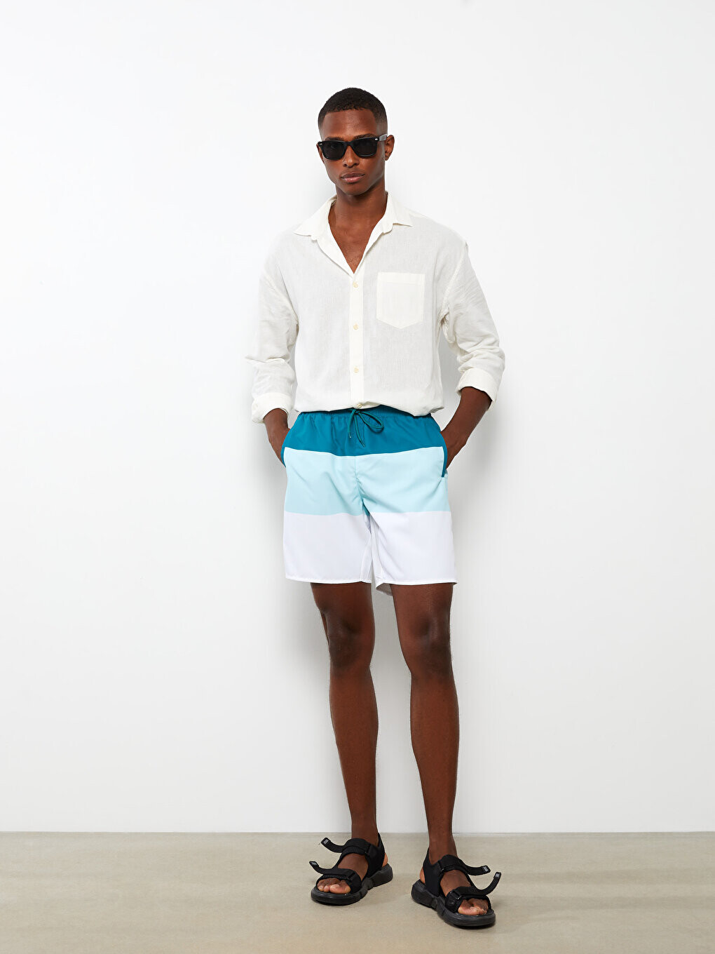 Мужские шорты для плавания длиной до колена с цветными блоками LCW SWIMWEAR, темный аквазеленый
Мужские шорты для плавания длиной до колена с цветными блоками LCW SWIMWEAR, темный аквазеленый