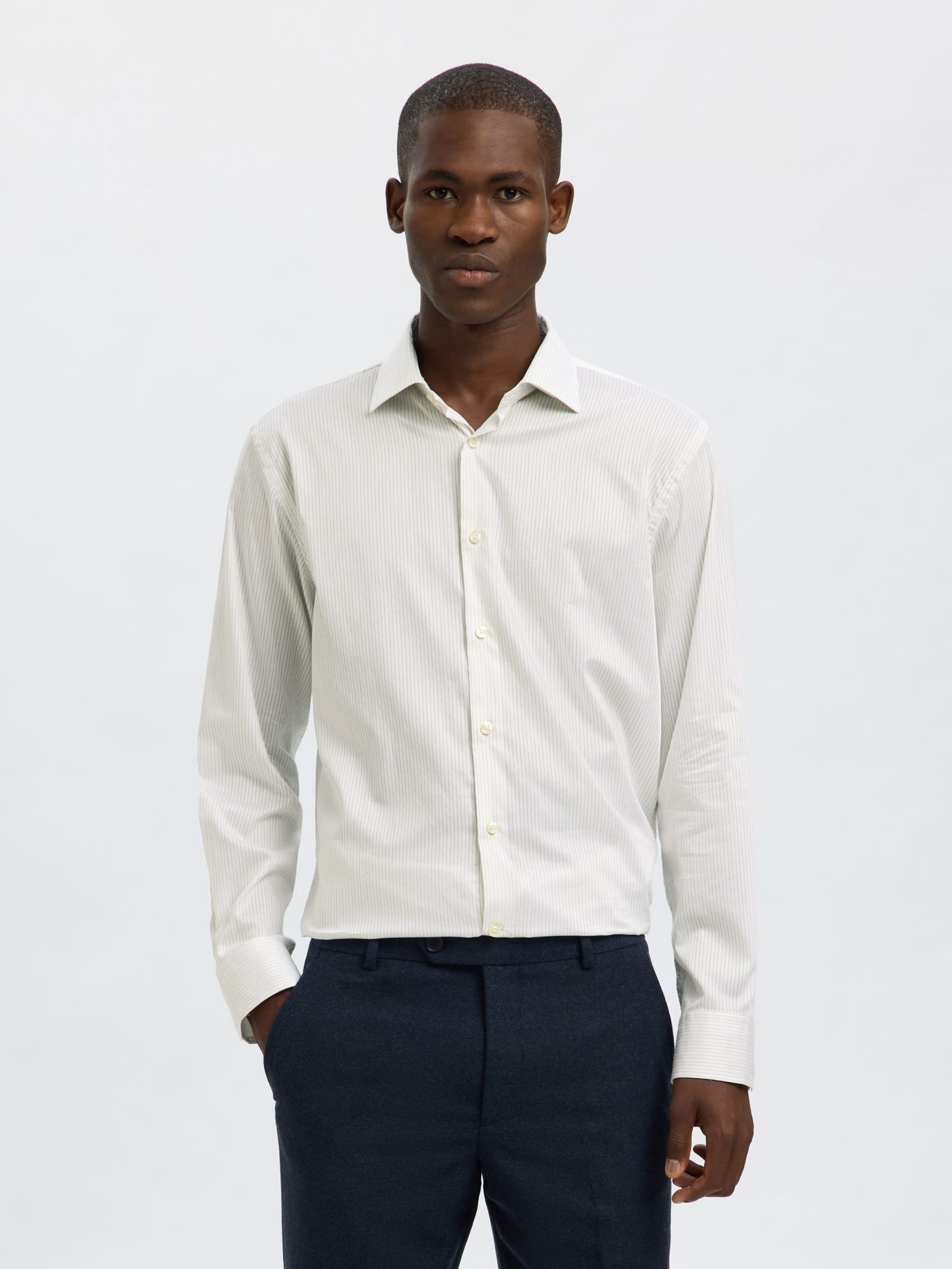 SELECTED Рубашка на пуговицах приталенного кроя в белом цвете
SELECTED Рубашка на пуговицах приталенного кроя в белом цвете