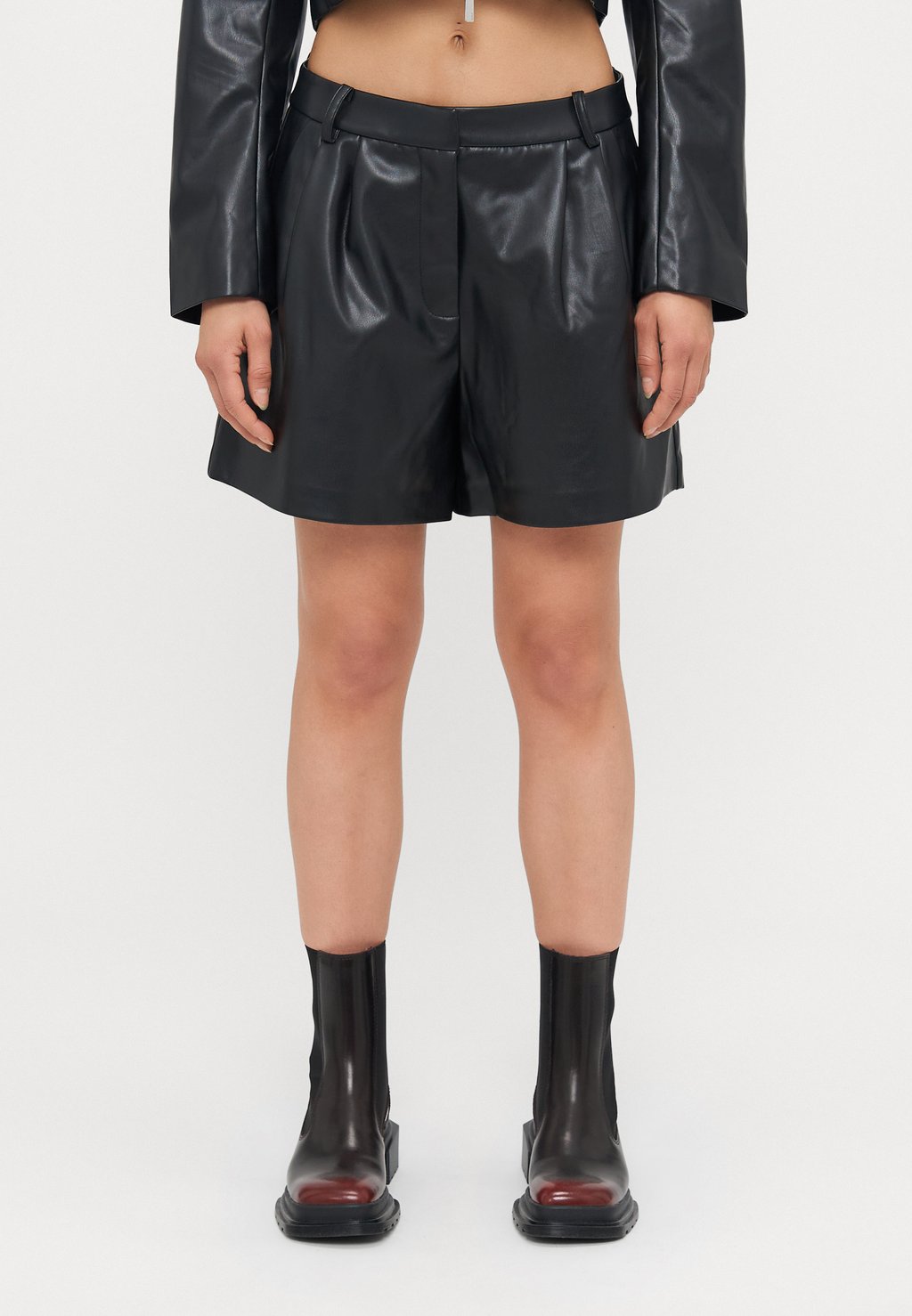 Шорты ONLSARAMY ONLY Petite, черный
Шорты ONLSARAMY ONLY Petite, черный