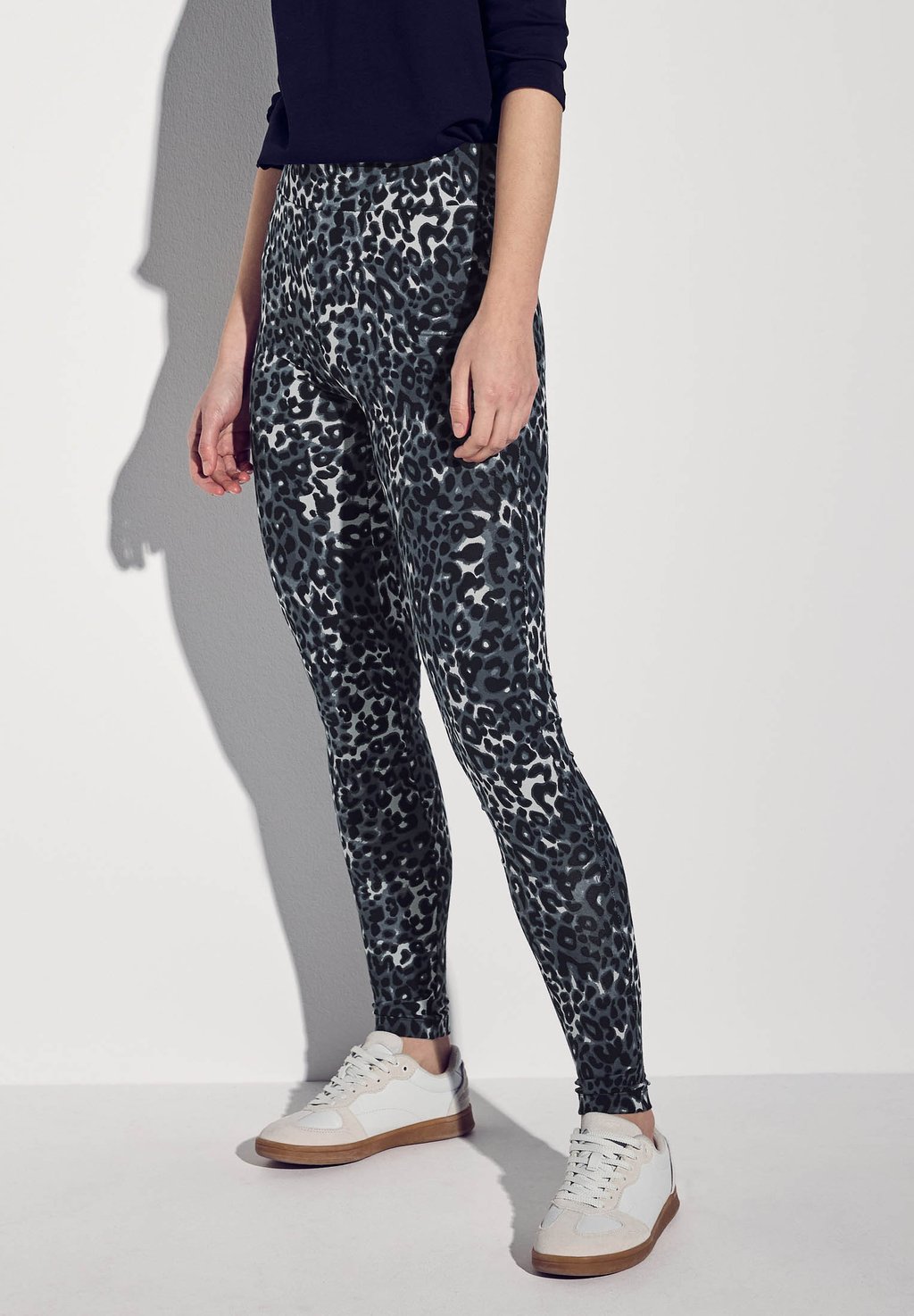 Леггинсы MIT LEO-MUSTER Street One, металлик серый
Леггинсы MIT LEO-MUSTER Street One, металлик серый