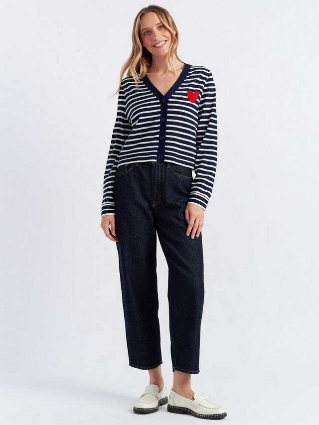 Кардиган из чистой шерсти мериноса в полоску в виде сердца Chinti & Parker, цвет Navy/Cream/True Red
Кардиган из чистой шерсти мериноса в полоску в виде сердца Chinti & Parker, цвет Navy/Cream/True Red