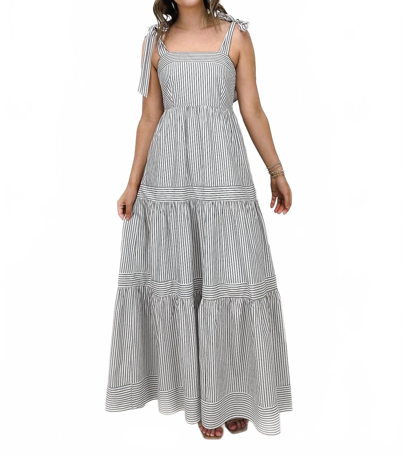 Ариэль Многоярусное Макси Платье в Сине-Белую Полоску LUCCA
Ариэль Многоярусное Макси Платье в Сине-Белую Полоску LUCCA