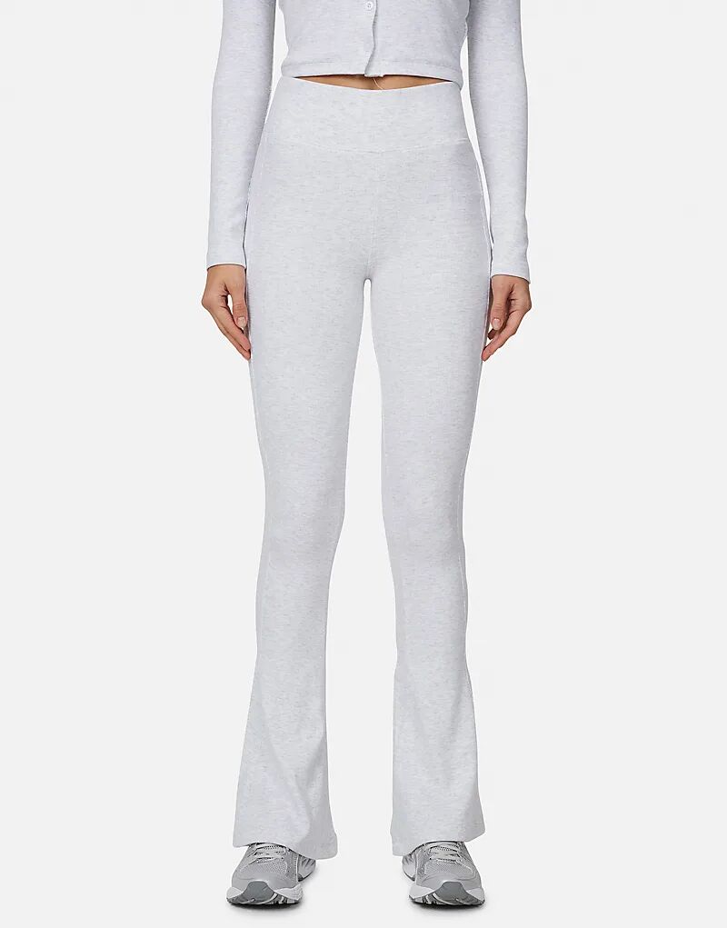 Леггинсы Good For Nothing расклешенные в рубчик коричневого цвета
Леггинсы Good For Nothing расклешенные в рубчик коричневого цвета