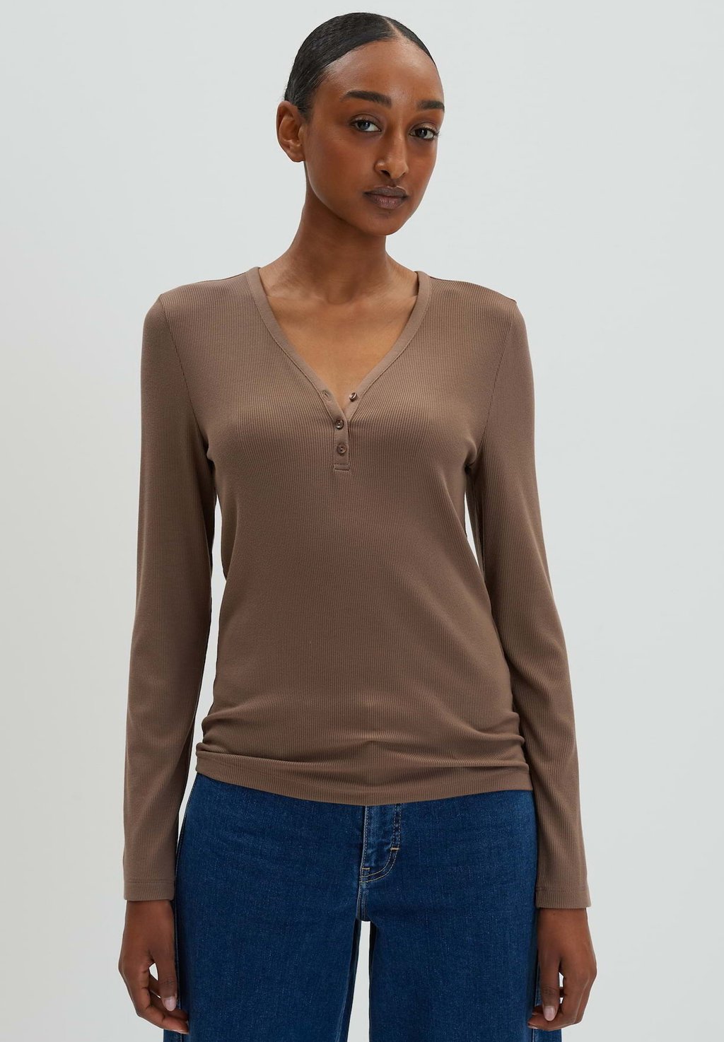 Футболка с длинным рукавом KINOLA someday., коричневый 
Футболка с длинным рукавом KINOLA someday., коричневый