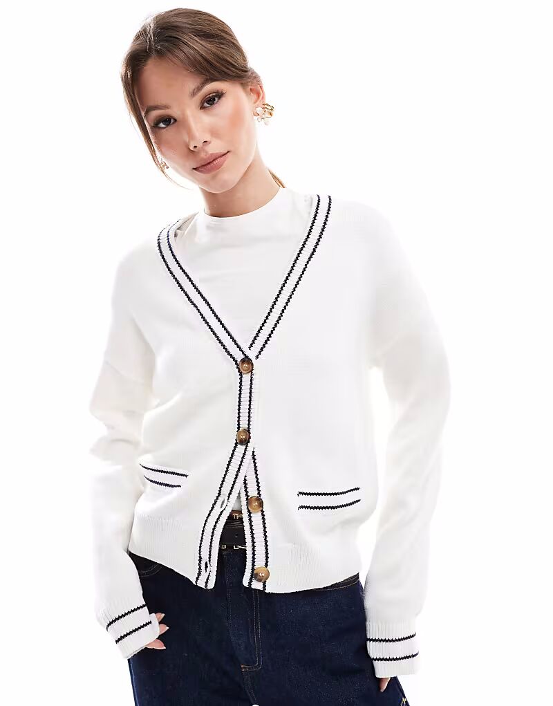 Кардиган Pimkie с контрастной отделкой на карманах белого цвета
Кардиган Pimkie с контрастной отделкой на карманах белого цвета
