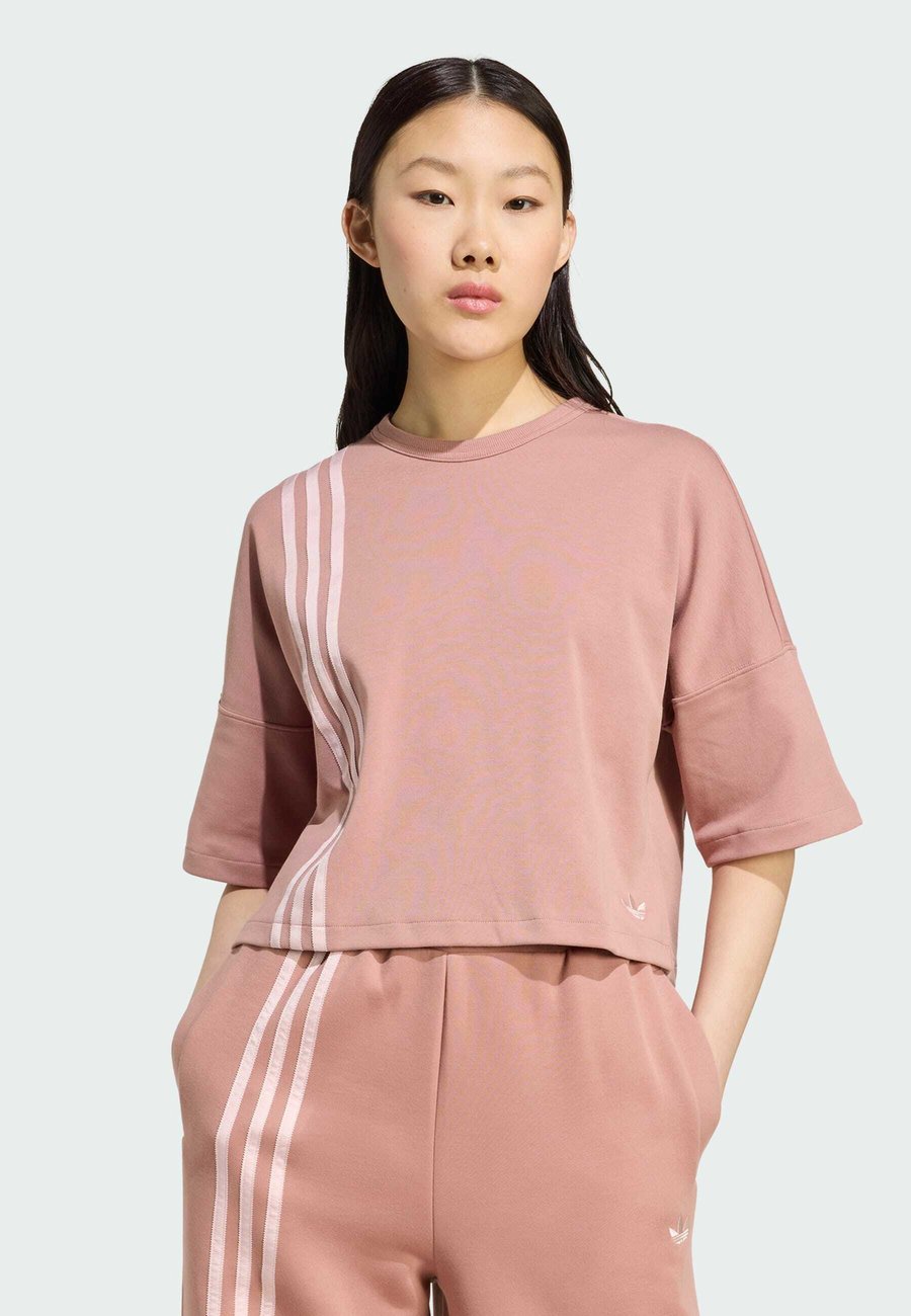 Футболка Adidas Originals OFF PLACED STRIPES, Warm Clay/Light Pink, Розовый, Футболка Adidas Originals OFF PLACED STRIPES, Warm Clay/Light Pink
Футболка Adidas Originals OFF PLACED STRIPES, Warm Clay/Light Pink, Розовый, Футболка Adidas Originals OFF PLACED STRIPES, Warm Clay/Light Pink