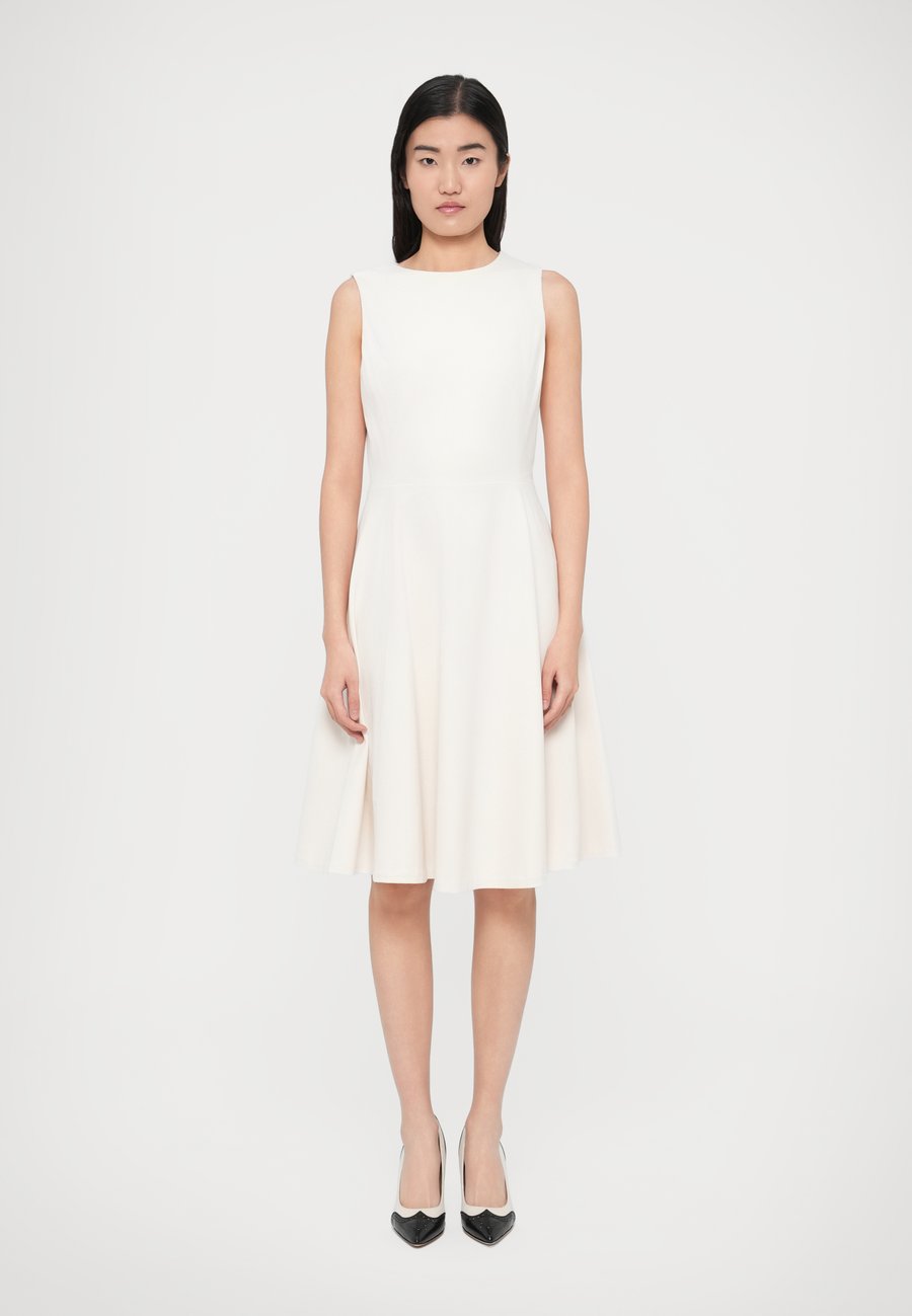 Платье Lauren Ralph Lauren CHARLEY SLEEVELESS DAY DRESS, Mascarpone Cream/Off-White
Платье Lauren Ralph Lauren CHARLEY SLEEVELESS DAY DRESS, Mascarpone Cream/Off-White