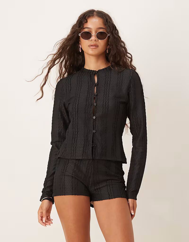 Короткие шорты с оборкой, связанные крючком, черного цвета Asos Design
Короткие шорты с оборкой, связанные крючком, черного цвета Asos Design