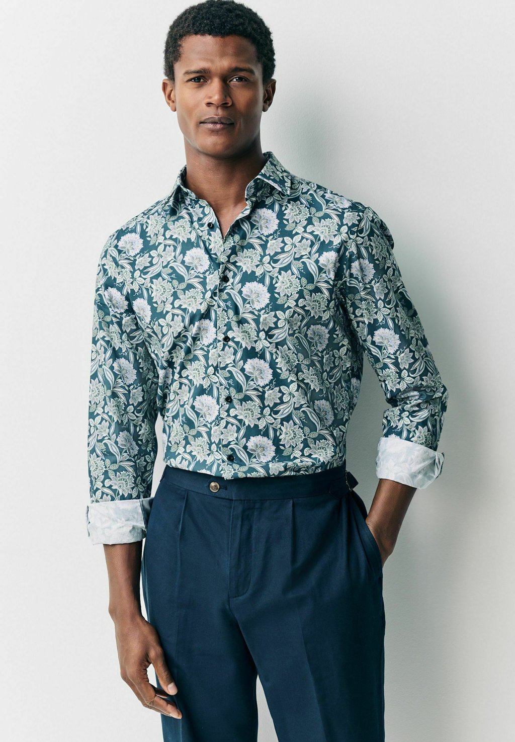 Рубашка LONG SLEEVE SINGLE CUFF PRINTED Next, цвет Navy Jacobean Floral
Рубашка LONG SLEEVE SINGLE CUFF PRINTED Next, цвет Navy Jacobean Floral