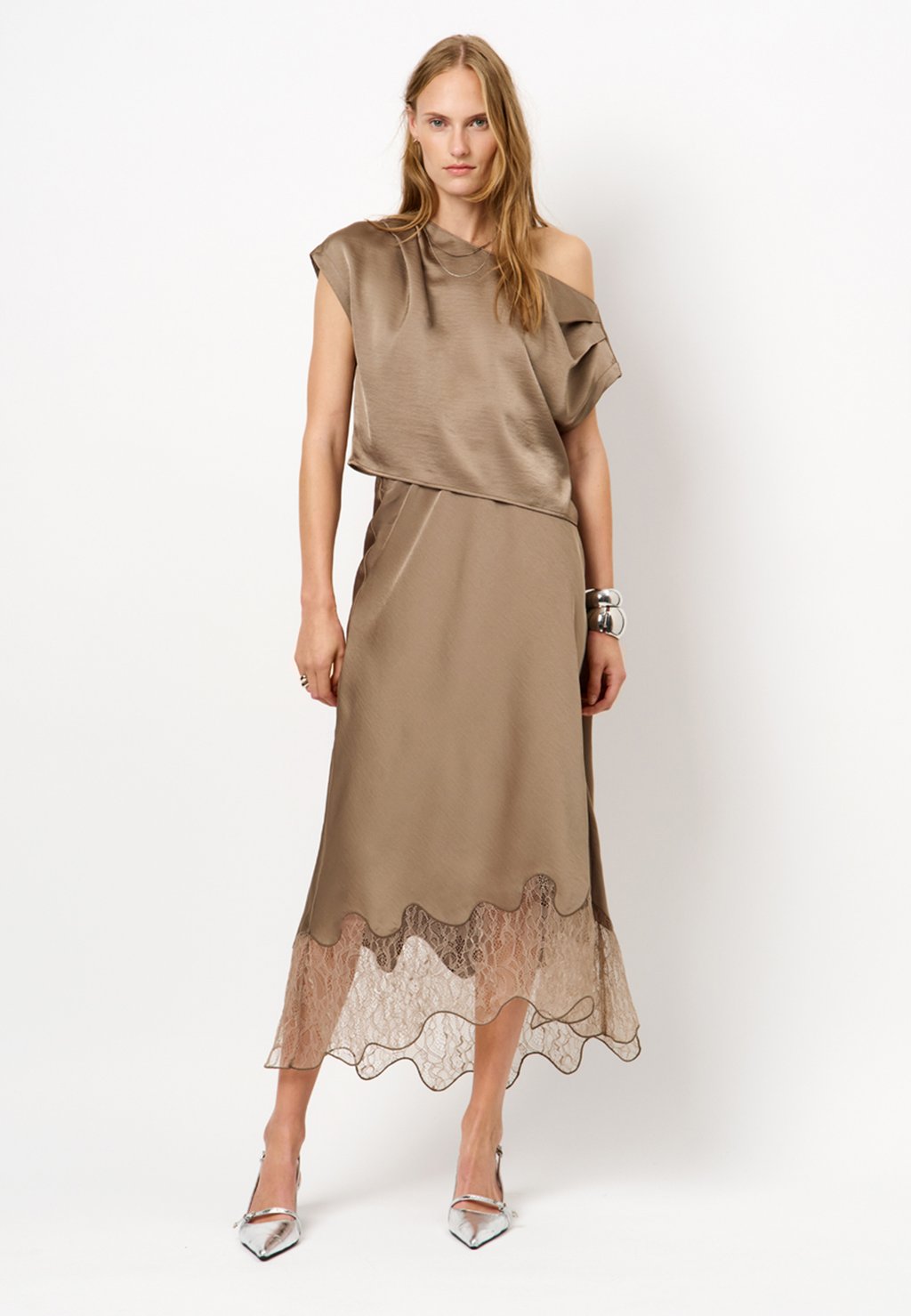 Блуза ROAM DRAPEY Dante6, бежевый
Блуза ROAM DRAPEY Dante6, бежевый