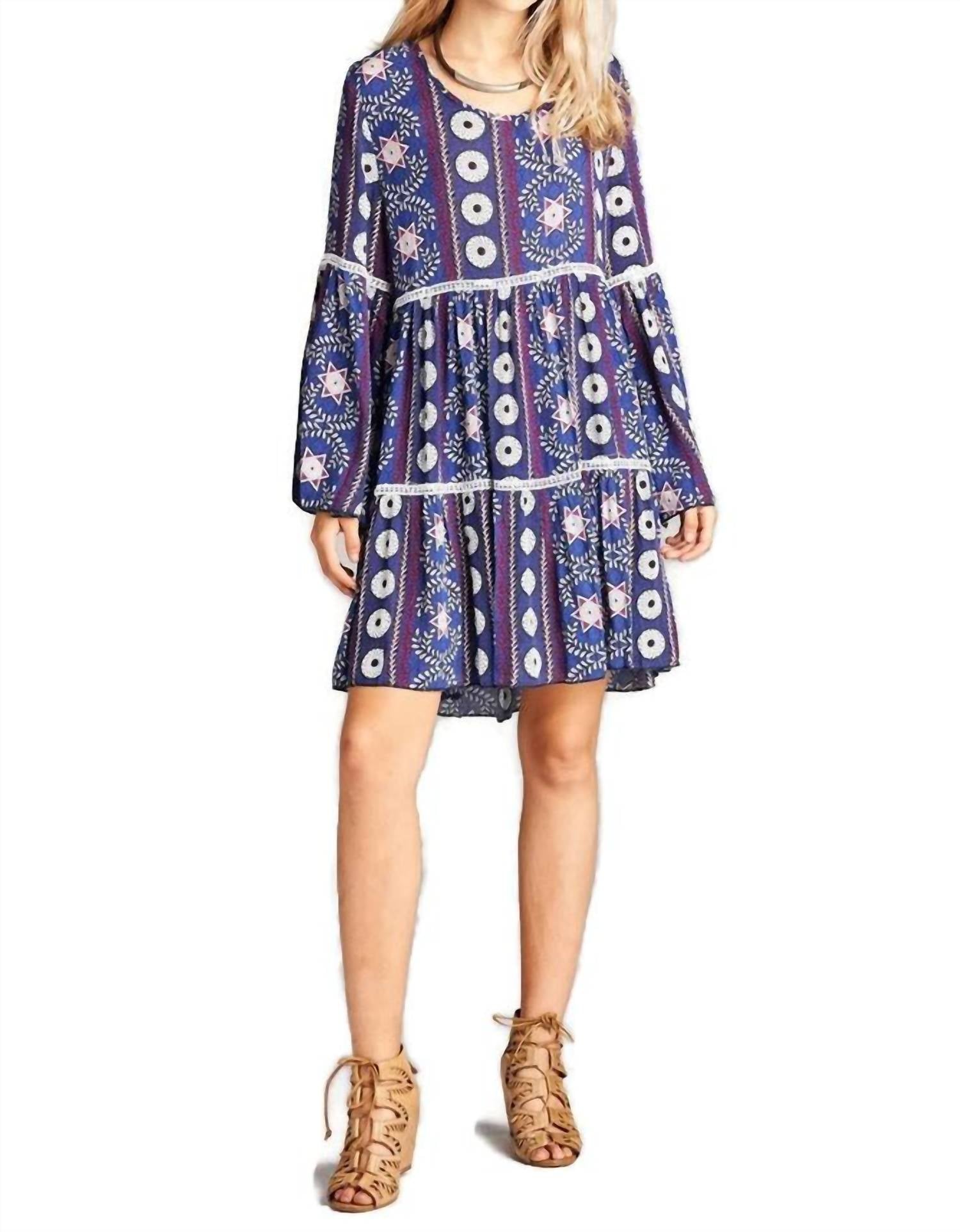 Платье крючком с рукавами-колокольчиками фиолетового цвета Velzera
Платье крючком с рукавами-колокольчиками фиолетового цвета Velzera