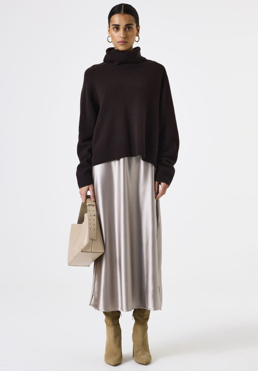 Джемпер Garcia Jumper, Night Brown/Brown
Джемпер Garcia Jumper, Night Brown/Brown