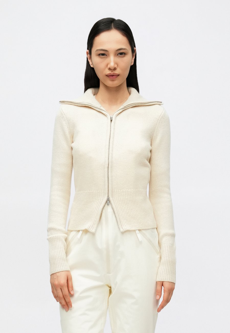 Кардиган Holzweiler LINE CARDIGAN, Ecru/Off-White
Кардиган Holzweiler LINE CARDIGAN, Ecru/Off-White