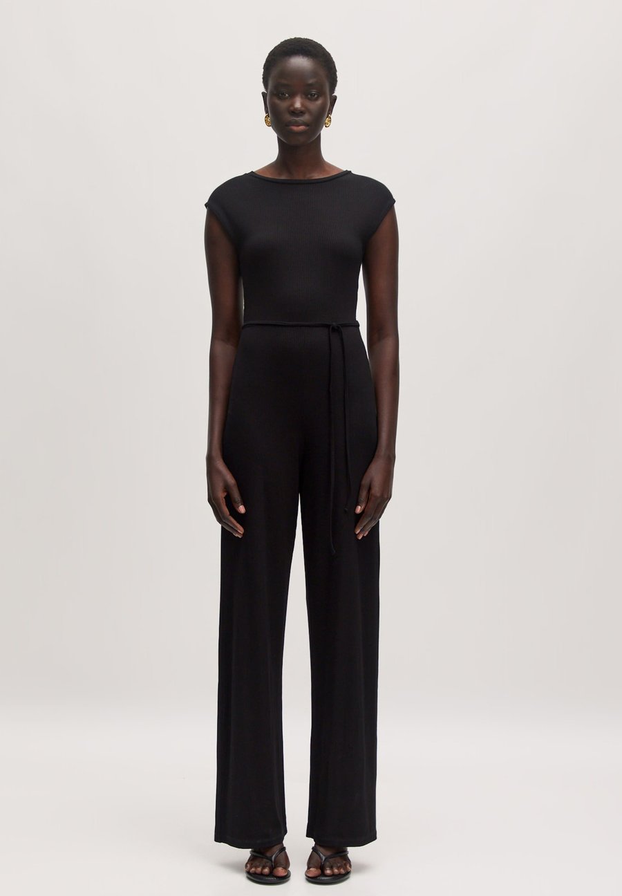 Комбинезон EDITED MARIBELLE, Schwarz/Black
Комбинезон EDITED MARIBELLE, Schwarz/Black