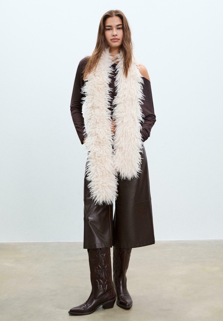 Шарф Stradivarius Scarf, White
Шарф Stradivarius Scarf, White