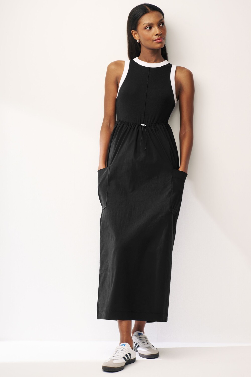 Платье с верхом без рукавов в рубчик и низом в стиле карго Next, черный
Платье с верхом без рукавов в рубчик и низом в стиле карго Next, черный
